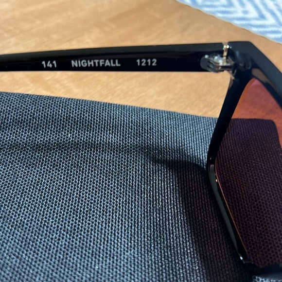 NWOT Quay Australia black rimmed Sunglasses with orange lens - Picture 6 of 7